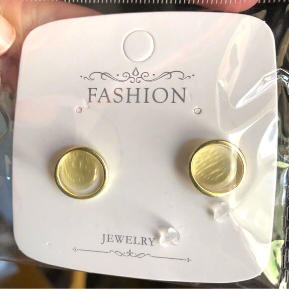 Fashion Gold Brushed Stud Earrings (A)164 - Picture 4 of 7